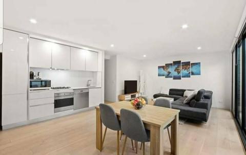 2 Bedroom Apartment in St Kilda short tern $680 including bills