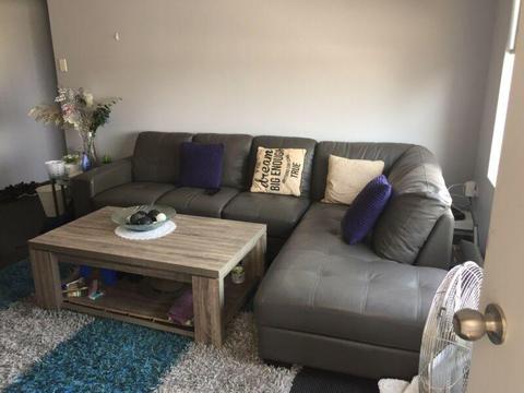 Private Room to rent in two bedrooms apartment $200