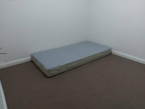 Single Room for rent (Bills,pool, gym included)