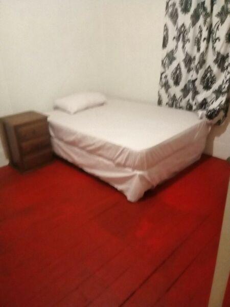Room available now in terrace House near redfern train station