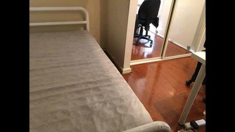 Chatswood single small room 3 mins walk to train no cooking Asian