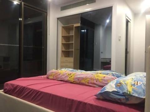 Master Bedroom Modern Suite for Rent in Mascot Station