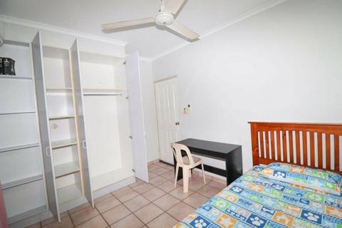 2 Single rooms available in Palmerston across oasis shopping center