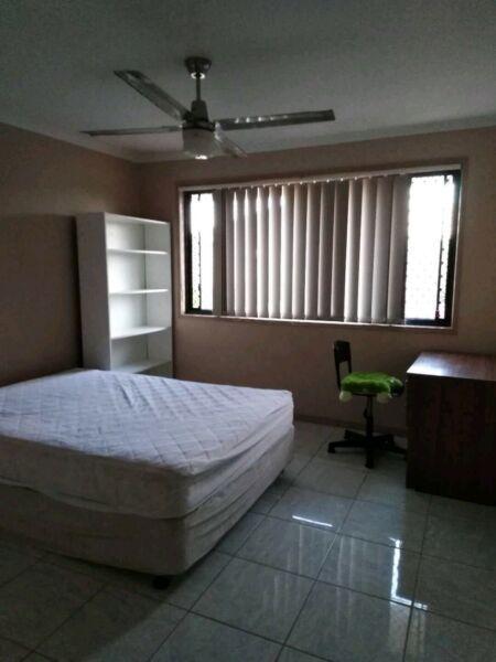 2 Large single bedroom for rent at Molendinar Gold Coast