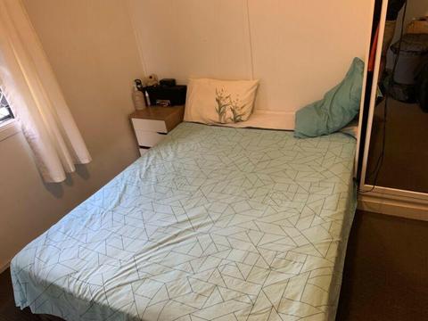 Double room in Spring Hill close to cbd