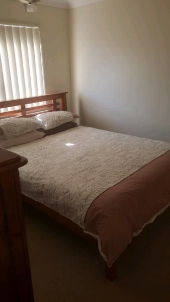 Room available, house Pacific pines close to bus stop, 3rd jan