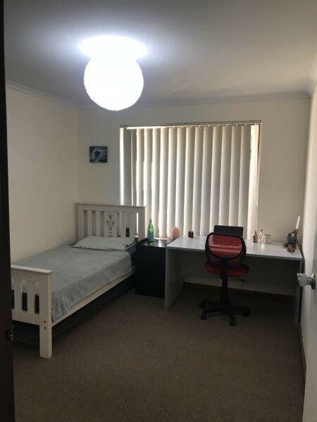 Bedroom for rent / Glenelg North