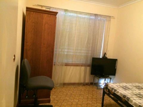 Room for rent share