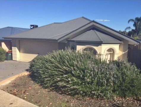 Room available. Modern home in beautiful Paringa View estate!