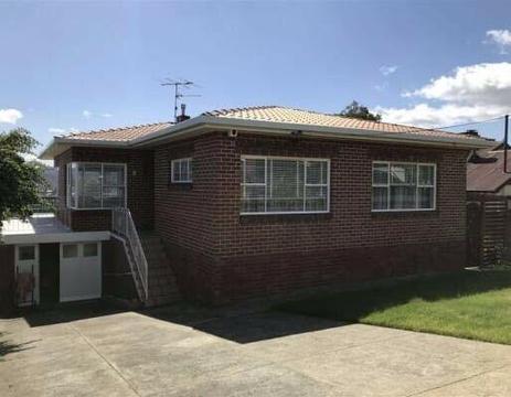 Rooms for rent in sunny, retro Moonah house