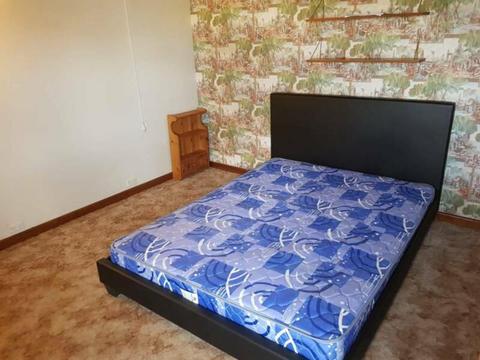 Furnished Room for couple, 3 minutes walk to bus stop