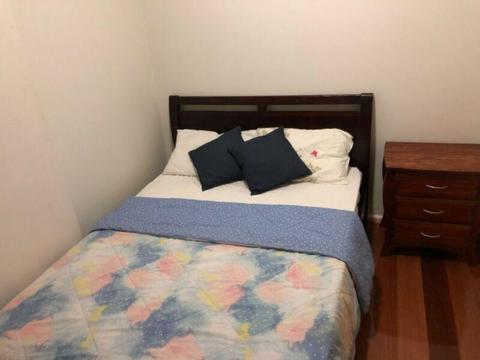 Private room available 10 Minute walk from Moorabbin station