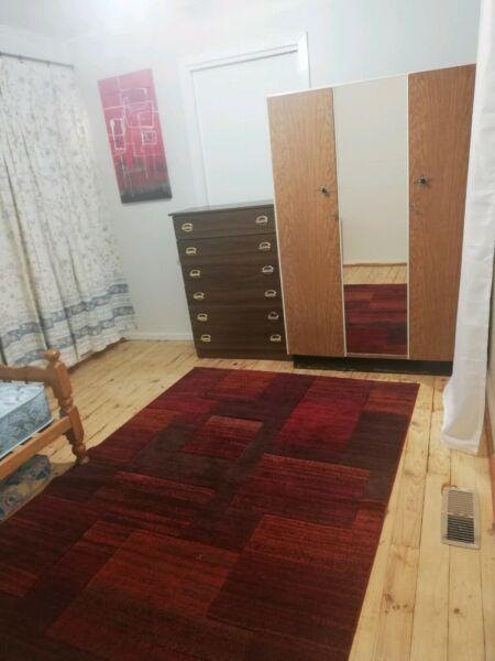 Clean spacious independent furnished room available in Broadmeadows