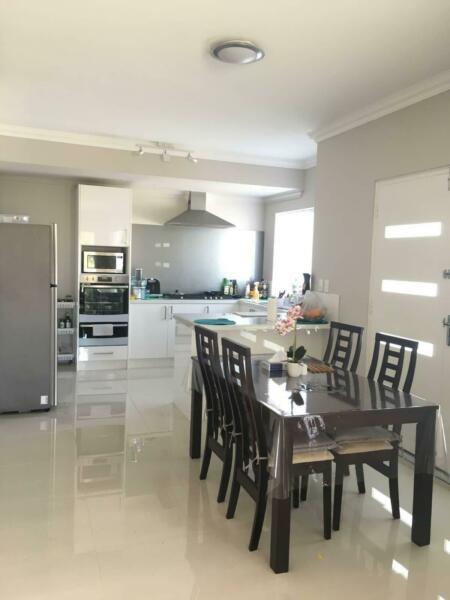 3 Bedrooms for Rent (2 Include own Ensuite & Study) - Near Curtin Uni