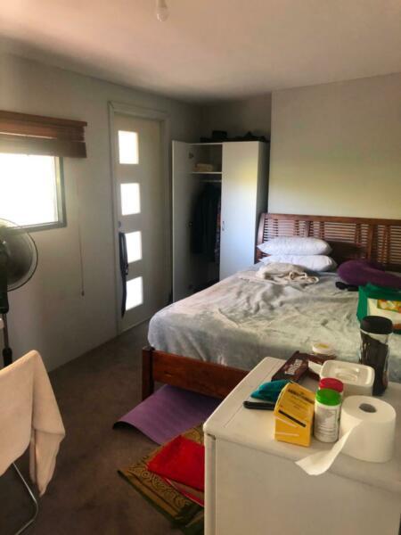 2 min walking to Belmont Forum large room share rent for $120