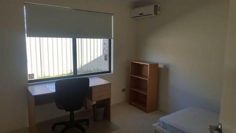ROOM FOR RENT (FEMALE ONLY) CLOSE TO MURDOCH UNI - BUS and TRAIN