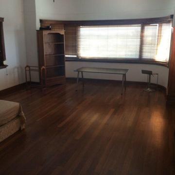Melville very large room available now