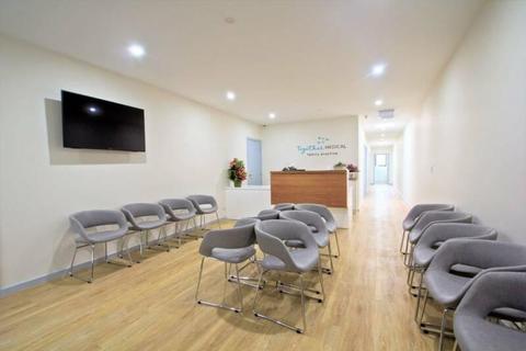 Clinic/Consulting room for rent