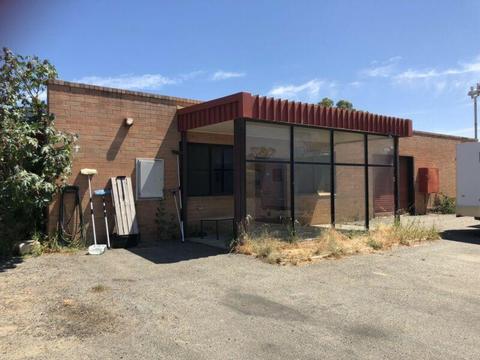 Mandurah location , Hardstand and large office and shed area available
