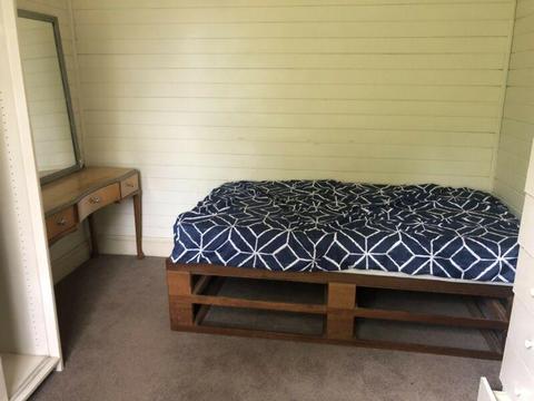 1 bedroom flat for rent in Beecroft