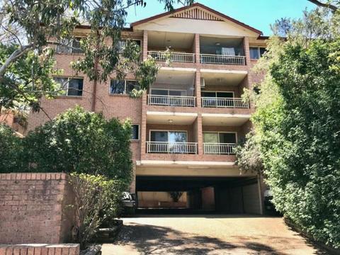 Affordable, spacious 2 bedroom apartment in the heart of Parramatta!!