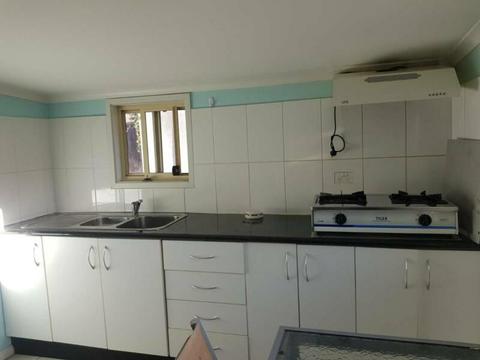 $280/WK GRANNY FLAT CHESTER HILL/ 5 min walk to station