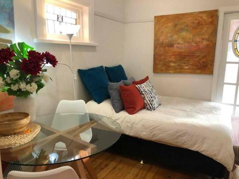 Bondi Beach Studio Fully Furnished, All Bills Parking and Access to Un