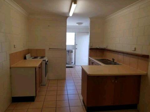 2br unit in Currajong