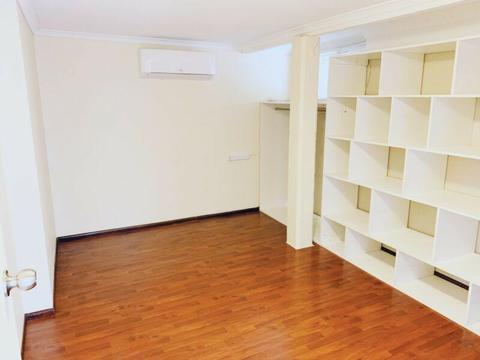 Self-contained Air Con studio/Granny flat on Brisbane St, Annerley