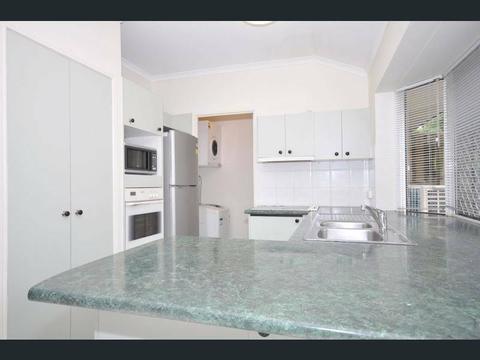 Whole house in Cairns north, with 2 bedrooms