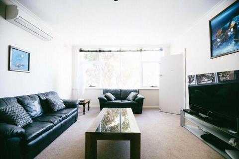 Fully furnished 3 bedroom apartment in Glenelg All bills included!