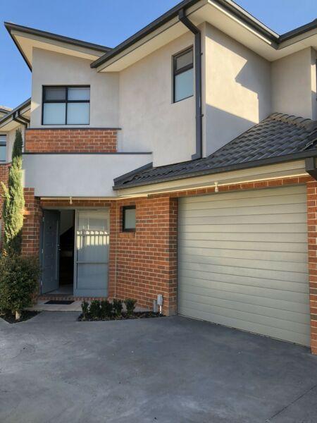 For Lease Rent 2 Bedroom Townhouse plus Study THOMASTOWN Unit Rental
