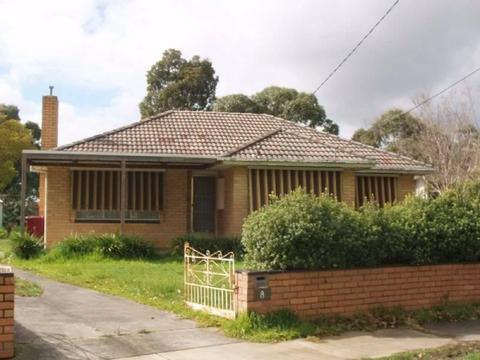 3 Bedrooms Home In A Very Convenient Location!
