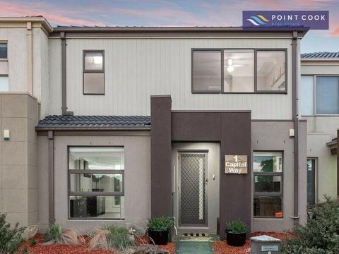 Two-story lovely townhouse in Alamanda school zone