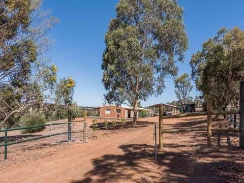 Acreage property for rent in Wooroloo