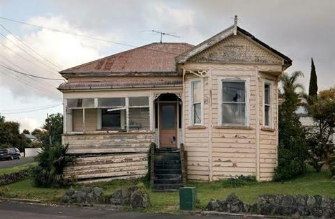 WANTED: OLD CHEAP HOUSE ANY CONDITION
