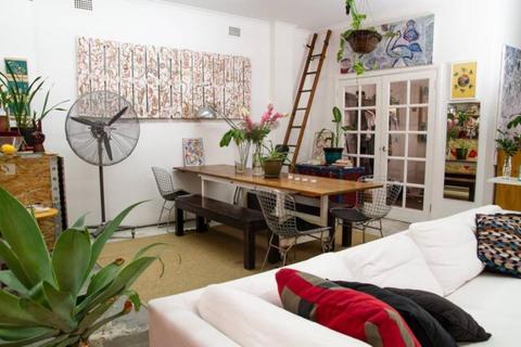 Room in plant based/vegan warehouse apartment in Redfern