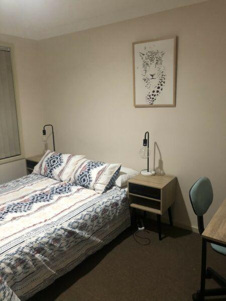 Female to rent room