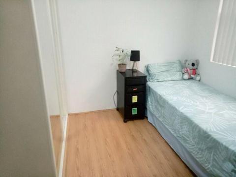 Share or single room for girls, short term