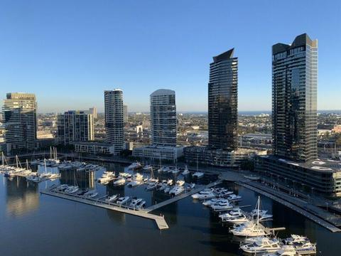 Free tram zone shared apartment in Docklands