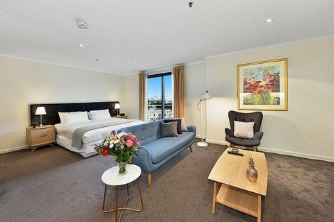 Fully furnished large studio, 10 St Andrews Place $690 per week