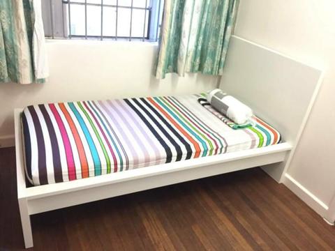 Single Room Furnished Beverly Wifi Bills included 3min Train