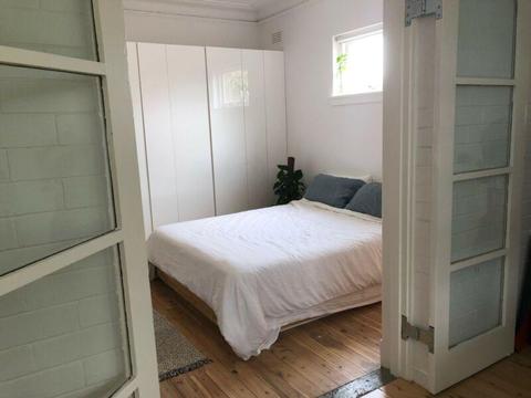 Huge master bedroom in Tamarama available for February