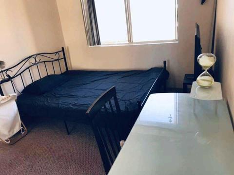 Ultimo large double bed room for short term rent only 240p week