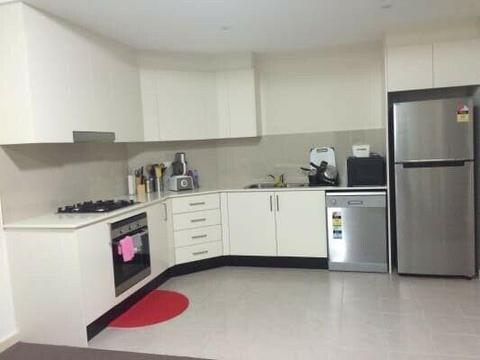 Room for rent in 2 bedroom apartment| female only