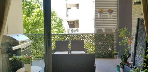 SGL room $160 in modern greenish apartment*female only*