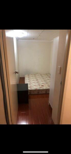 SINGLE ROOM FOR RENT !!