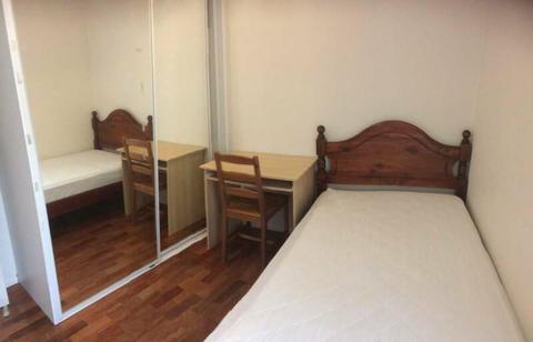 Private quiet room for rent very close to Macquarie UNI
