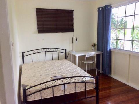 ROOM WITH EN-SUITE FOR RENT VERY CLOSE TO GRIFFITH UNI