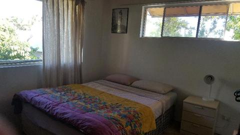 room for rent noosa junction 3 mins to shops english school